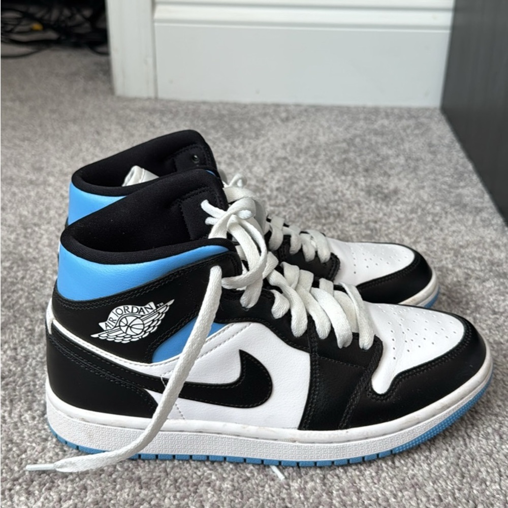 Jordan Women's Sneakers in Black, White, and Blue